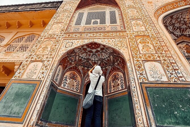 2 Day Jaipur Tour for First-Time Visitors - Day 1 in Pink City: City Palace, Hawa Mahal, Jantar Mantar, and the Art Stops