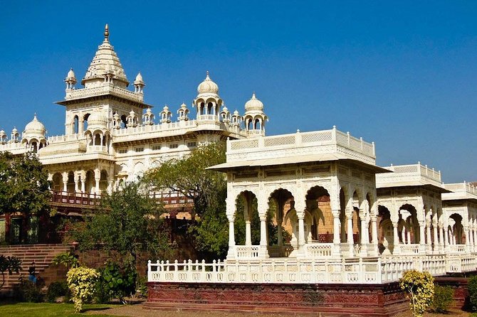 3 Days Guided Jodhpur & Udaipur Tour From Jaipur With Hotels - The safety and calm factor: helpful guides and a smooth ride