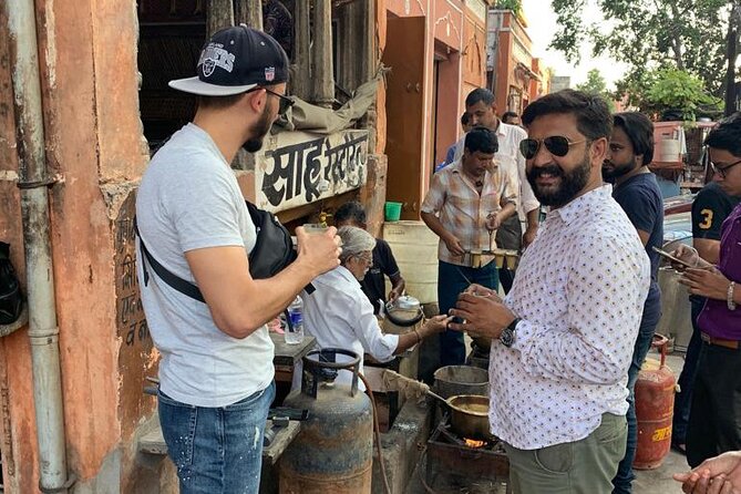 Cultural Walk and Food Tasting In Jaipur - Maniharo Ka Rasta: bangles, especially lac bangles