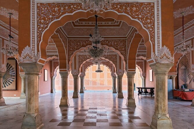 Delhi to Jaipur Pink City Tour with Government Approved Guide - City Palace of Jaipur: Mughal-meets-Rajasthani rooms and museum time