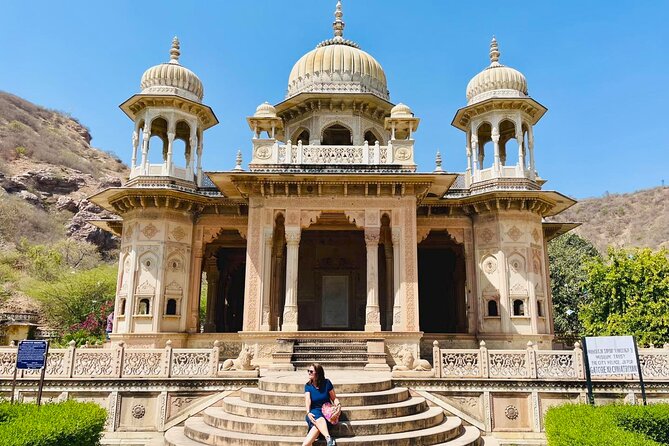 Explore Full Day Jaipur Guided Tour by Car with Guide - Hawa Mahal: the iconic Palace of Wind from street level