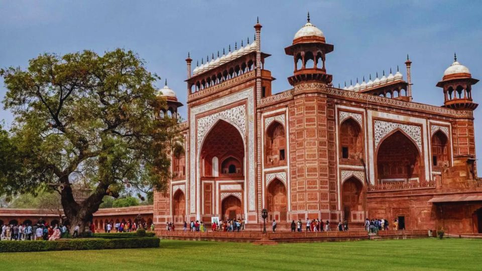 From Jaipur: Taj Mahal, Agra Fort, Baby Taj Day Trip by Car - Agra Fort in 1 hour: shorter stop, real payoff