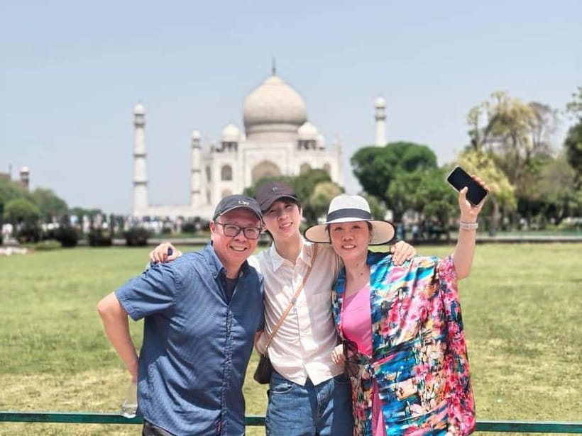 From Jaipur: Taj Mahal & Agra Private Guided Day Tour - Lunch at a 5-star hotel in Agra: convenient fuel with real variety