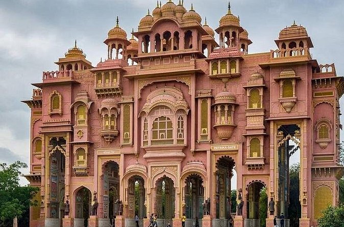 Full Day Sightseeing Jaipur Tour by Car With Guide Include Lunch - Gaitore Ki Chhatriyan: a calmer royal memorial break