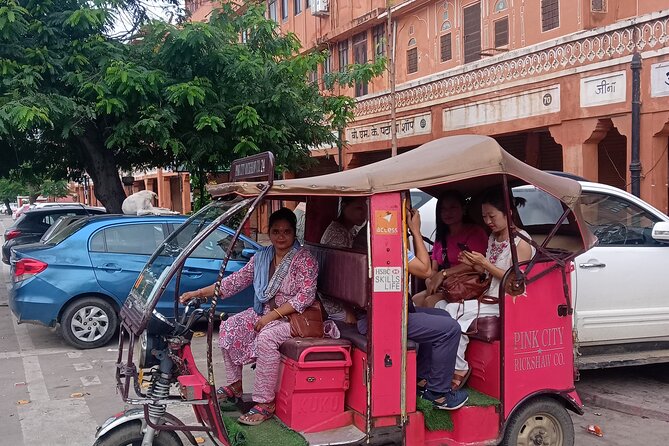 Guided Morning E-Rickshaw Ride with Food Tasting at Jaipur - A 3-hour Jaipur morning that’s part history, part breakfast plan