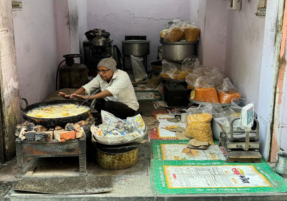 Heritage Walk & Street Food Tasting in Jaipur - Choti Chaupar and Chhoti Chopad: finishing with more than just snacks