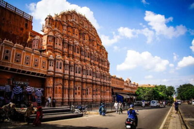Jaipur: 2-Day City Sightseeing Tour with Cab & Guide - Day 1: From Hawa Mahal’s Facade to City Palace’s Courtyards