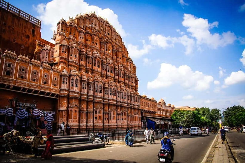 Jaipur: 2-Day City Sightseeing Tour with Cab & Guide - Day 1: From Hawa Mahal’s Facade to City Palace’s Courtyards