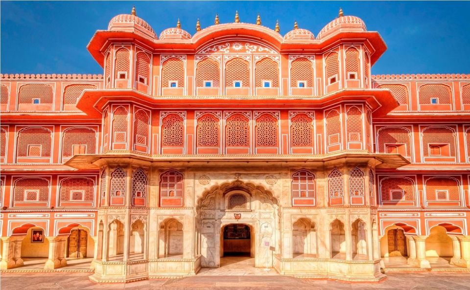 Jaipur: Amber Fort, Jal Mahal and Hawa Mahal Private Tour - City Palace and Its Mughal-Fusion Vibe