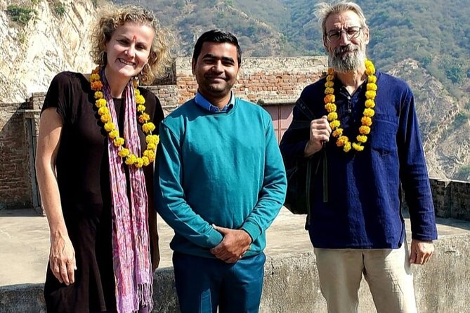 Jaipur Car tour with English driver - The Pink City bazaar hour: shopping with a plan