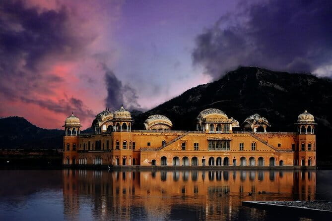 Jaipur City Full Day Visit and Sightseeing Private Tour - Gaitore Ki Chhatriyan: Crematorium History in Stone Pavilions
