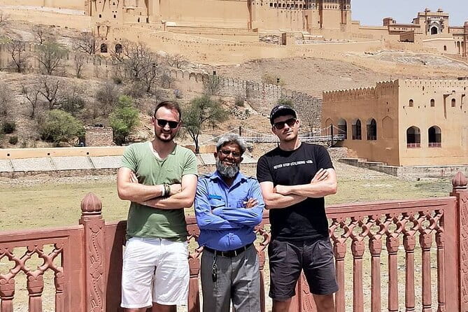 Jaipur City Full Day Visit and Sightseeing Private Tour - Hawa Mahal: The Palace of Winds as a Street-Level Photo Story