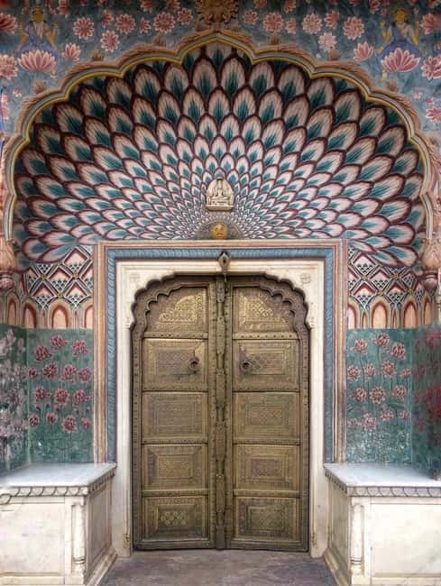 Jaipur: City Palace Museum - Direct Official Ticket - Mubarak Mahal: textiles inside a guest-house built for foreign dignitaries
