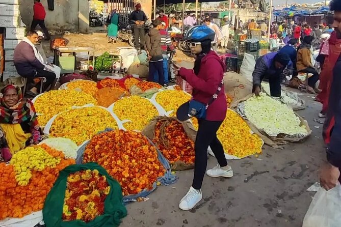Jaipur Cultural Cycling Tour - Your bike setup: helmets, loaners, and lane reality