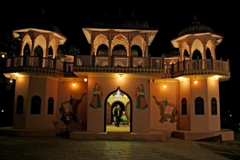 Jaipur: Cultural Evening Tour & Dinner at Chokhi Dhani - Who should book this Chokhi Dhani dinner tour