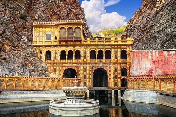 Jaipur Full Day Heritage of Pink City Tour By Tuk Tuk With Chai - Panna Meena ka Kund and Jagat Shiromani Ji Temple: Geometry Meets Quiet