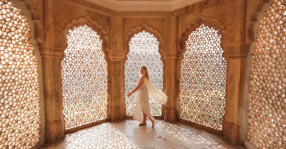 Jaipur: Full-Day Private City Tour by Car with Guide - A safety note about animal stops (and how to avoid a bad turn)