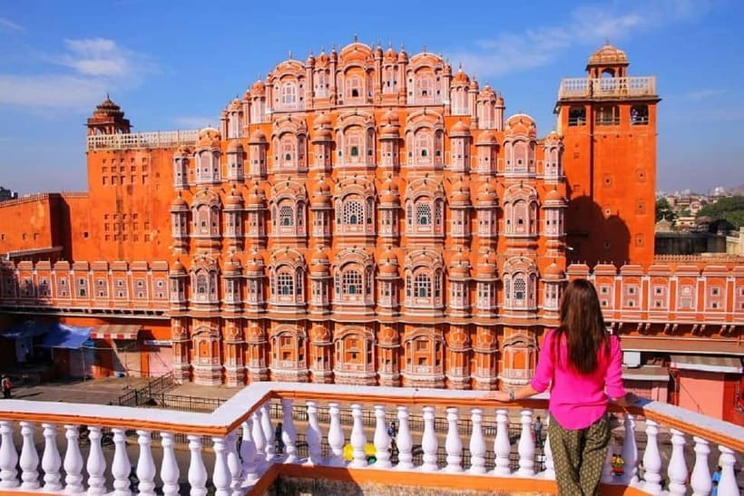 Jaipur: Full-Day Private Sightseeing Tour by Tuk Tuk - Hawa Mahal: 953 Windows and a Good First Photo Stop
