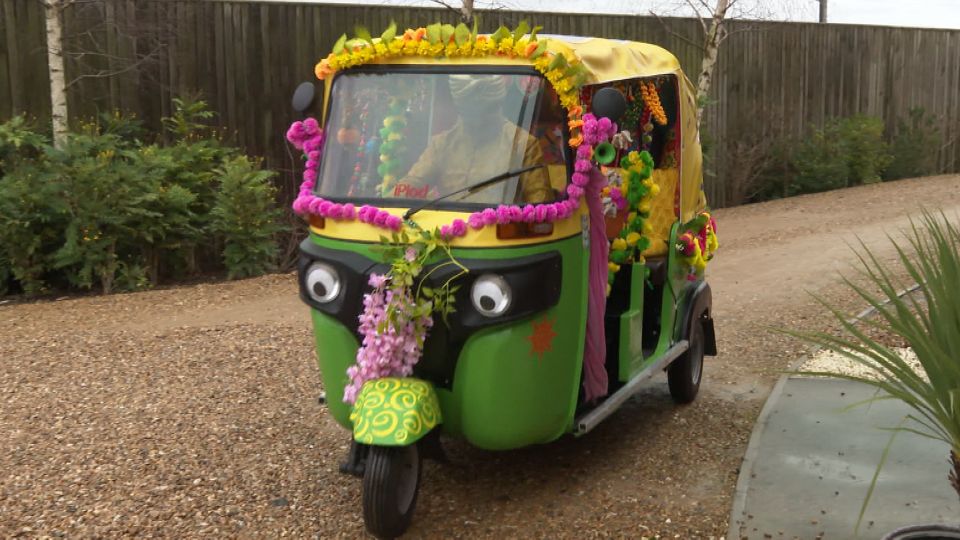 Jaipur: Full-Day Private Sightseeing Tour by Tuk Tuk - Gaitor Ki Chhatriyan Photo Stop: A Quiet Change of Scene