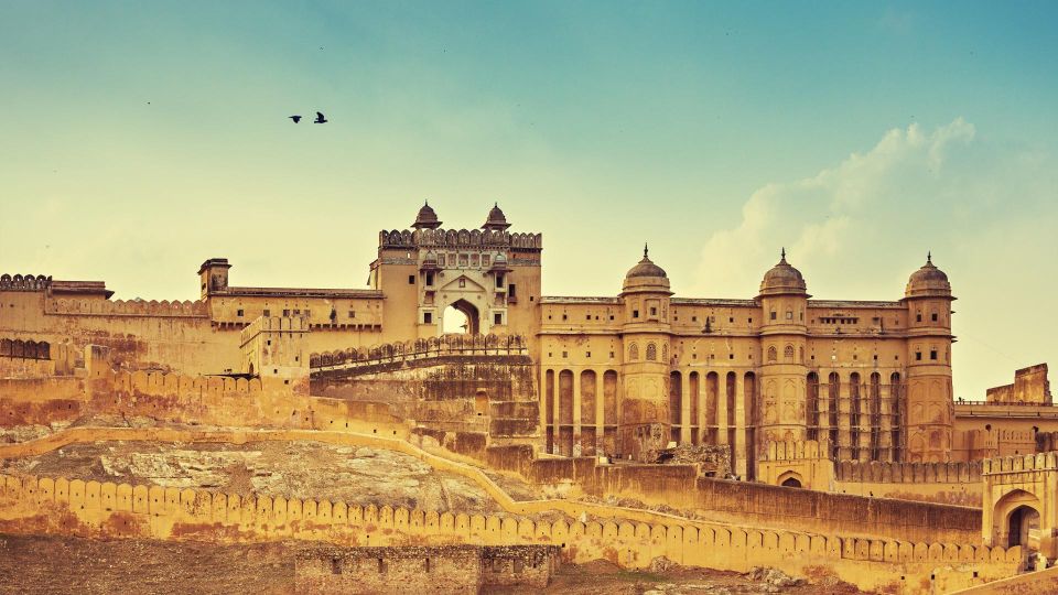 Jaipur: Full Day Sightseeing Tour By Car & Local Tour Guide - Getting picked up and synced with your guide