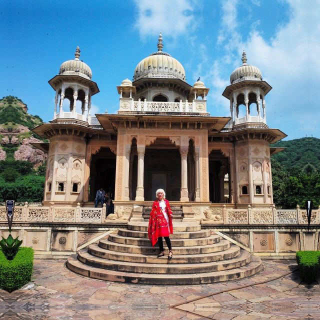 Jaipur: Full-Day Sightseeing Tour with Guide and Lunch - City Palace Complex: From Royal Residence to Museum Rooms
