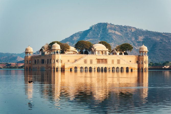 Jaipur Guided City Tour: City Palace, Jantar, Hawa & Jal Mahal - Hawa Mahal’s 953 windows: seeing the facade and understanding the idea