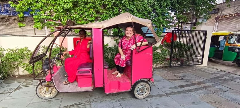 Jaipur Half-Day City Tour By E-Rickshaw with Female Driver - Hawa Mahal: making the most of 30 minutes