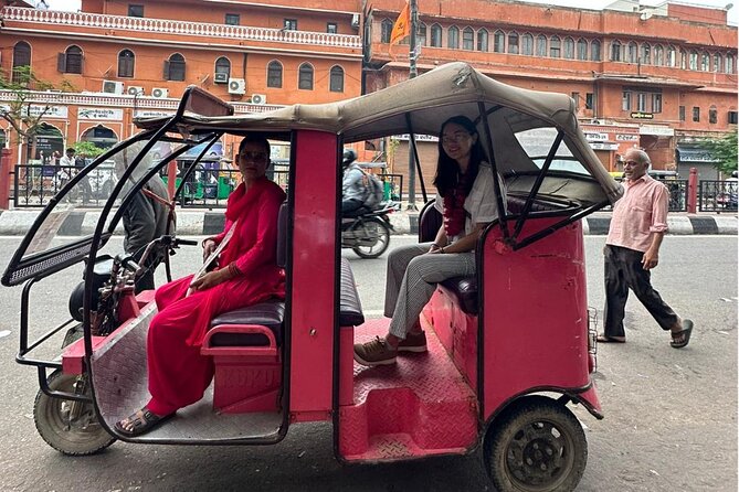 Jaipur Half-Day Heritage Tour by Women-Driven E-Rickshaw - Ramgarhmode craft stops: the women artisans part becomes real