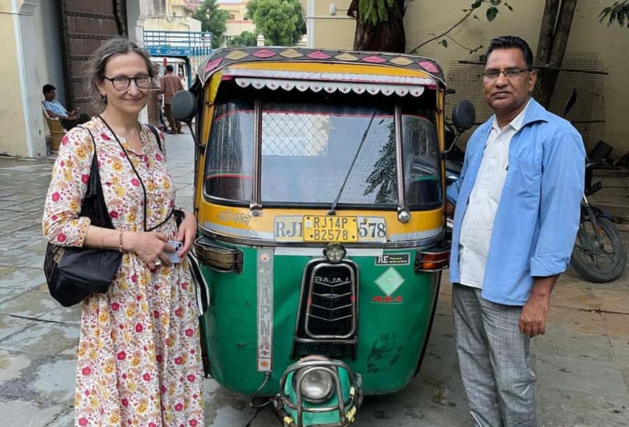 Jaipur: Half-Day or Full-Day Tour with Flower Market - Royal Gator Tumba and Jal Mahal: history plus perspective