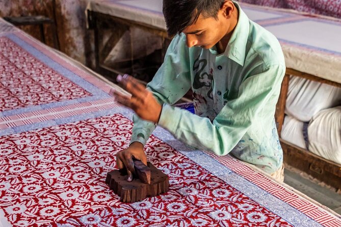 Jaipur Half-Day Shopping Tour with Hand Block Printing Class - Jaipur Blue Pottery Art Centre: buy, compare, and watch the craft
