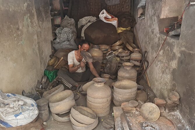 Jaipur Heritage Walk - Artisans | Bazaars | Culinary | Temples (Awarded) - Maniharo Ka Rasta: sealing-wax bangles in action