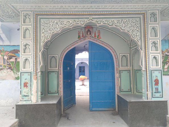 Jaipur Heritage Walking Tour - Local life, Havelis and Temples - Govind Devji Temple and Aarti: When Timing Changes Everything