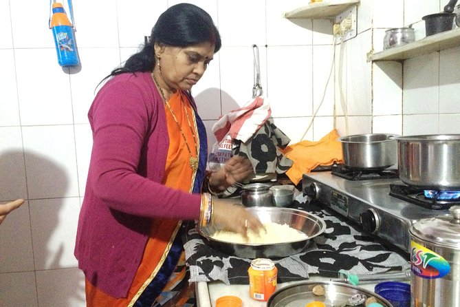Jaipur Market Tour & Vegetarian Rajasthani Home Cooking Class - Lunch vs. Dinner: Choosing the Right Time to Fit Jaipur Days