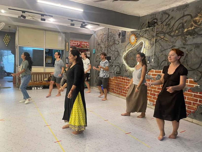 Jaipur: Namaste Bollywood l Dance like a Star - A real dance-studio setup, not a show for tourists