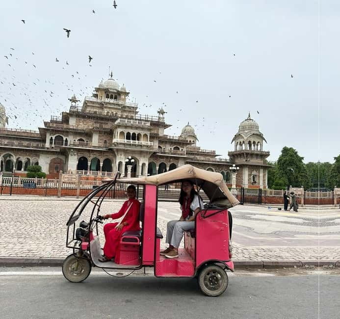 Jaipur Private City Tour with a Women-Driven E-Rickshaw Ride - City Palace and the Kachwaha seat of power