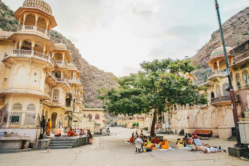 Jaipur: Private City Tour with Car, Guide, Tickets & Lunch - Jal Mahal and the lake-side pause that prevents fatigue