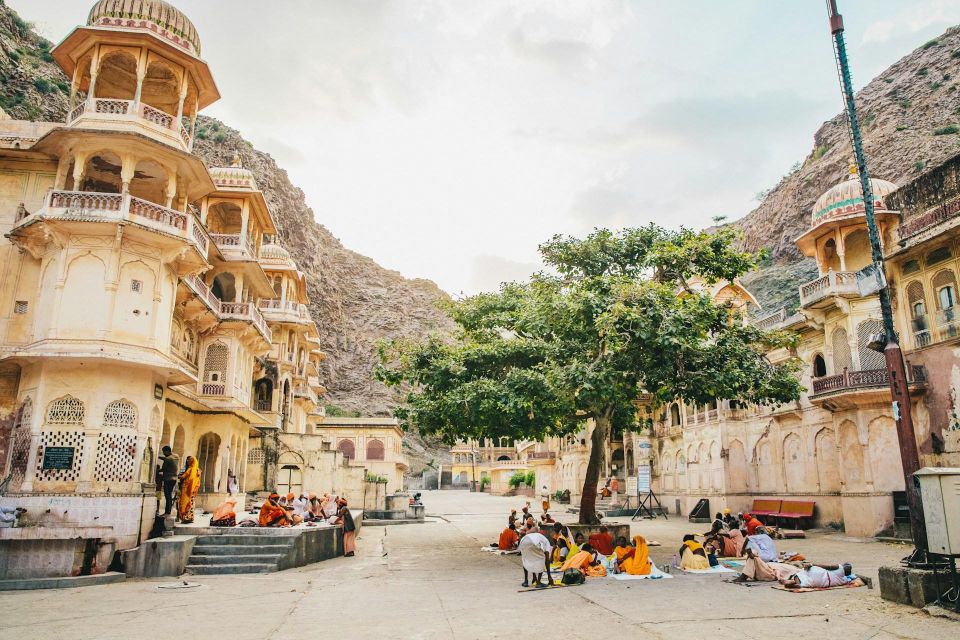 Jaipur: Private City Tour with Car, Guide, Tickets & Lunch - Hawa Mahal: 953 windows and a façade you’ll never forget