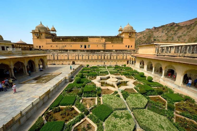 Jaipur: Private City Tour with Car, Guide, Tickets & Lunch - Amer Fort: the best start, plus the one big walking reality