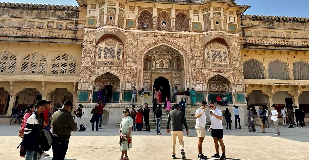 Jaipur Private City Tour with Hotel Pick-Up & Drop 4 - 8 Hrs - City Palace + local lunch: royal architecture with a practical break