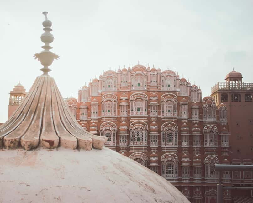 Jaipur: Private Evening Tour with Monkey Temple Sunset - Hawa Mahal at night: latticework, royal design, and street energy