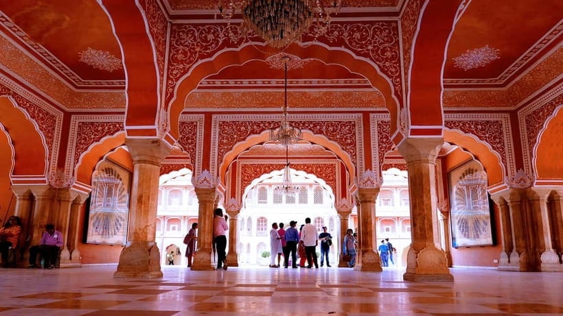 Jaipur: Private Full Day City Sightseeing Tour with Guide - Amber Fort: the big fortress and the Mirror Palace moment