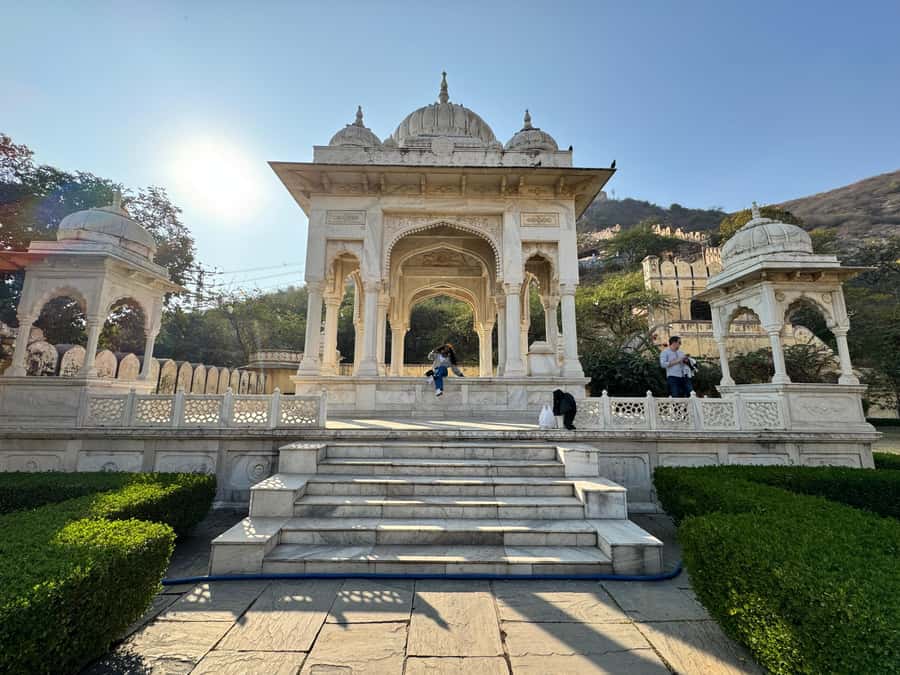 Jaipur: Private Full-Day Sightseeing Tour by Tuk-Tuk - Pink City strolling, markets, and keeping shopping respectful
