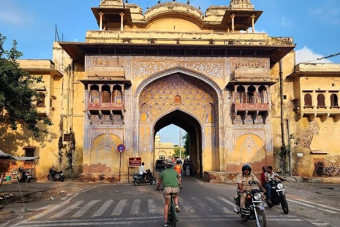 Jaipur Private Full-Day Sightseeing Tour by Tuk-Tuk with Pickup - City Palace of Jaipur: Where Royal Design Meets Power