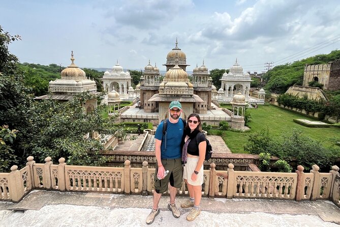 Jaipur Private Full Day Sightseeing Tour with Guide by Car - Gaitore Ki Chhatriyan: peaceful architecture and a temple stop