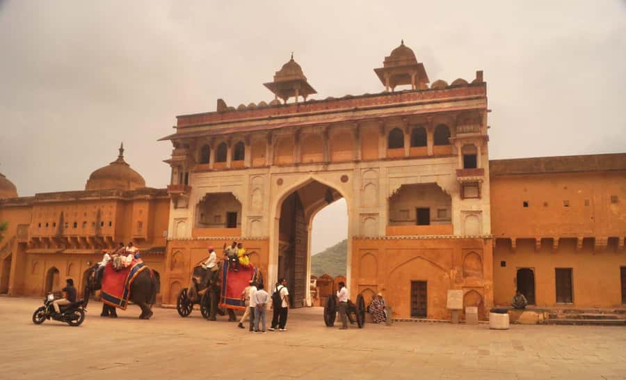 Jaipur: Private PinkCity & Stepwell Heritage Tour with Guide - Amber Fort and Palace: red sandstone power with a view