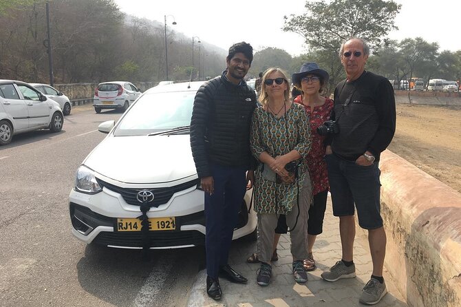 Jaipur Private Sightseeing Tour – All-Inclusive with Car & Guide - Stop 3: Hawa Mahal’s honeycomb facade and the 953 windows