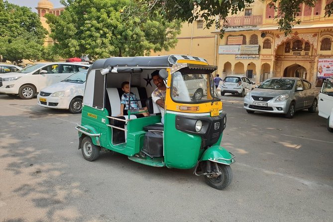 Jaipur Sightseeing by Tuk-Tuk - Stop 3: Royal Gaitor Tumbas under Nahargarh