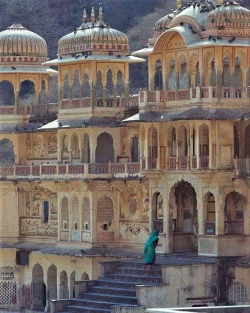 Jaipur sightseeing tour with monkey temple (Galta ji temple) - Galtaji (Monkey Temple) in the Evening: Where the Atmosphere Changes