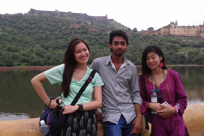 Jaipur Sightseeing Tuk-Tuk Tour - Hawa Mahal and Royal Gaitor Tombs: iconic views plus a quieter pause