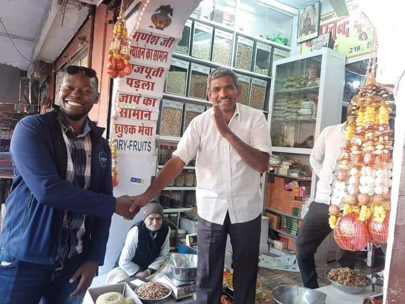 Jaipur: Spice Market and Street Food Walking Tour - The spice lesson: cooking uses and medicinal context
